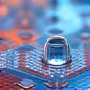 Mikrofluidik-Chips und Analysegerätekomponenten unter Laborbeleuchtung