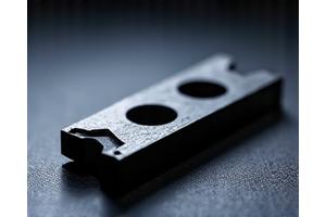 Nahaufnahme einer Hartmetallfräse mit scharfen Zähnen